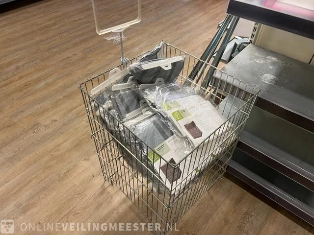 Winkelinventaris en voorraad big bazar locatie 1885, jongemastraat 16 in bolsward - afbeelding 157 van  176