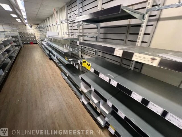 Winkelinventaris en voorraad big bazar locatie 1885, jongemastraat 16 in bolsward - afbeelding 175 van  176