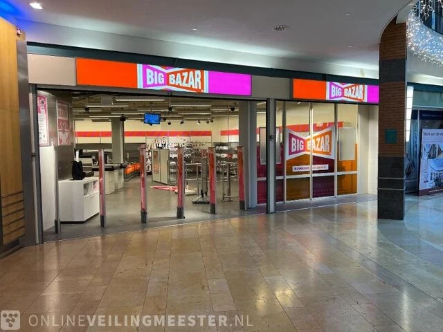 Winkelinventaris en voorraad locatie 1894, corio center 39 in heerlen - afbeelding 1 van  97