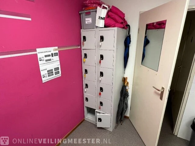 Winkelinventaris en voorraad locatie 1894, corio center 39 in heerlen - afbeelding 80 van  97