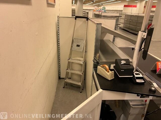Winkelinventaris en voorraad locatie 1894, corio center 39 in heerlen - afbeelding 95 van  97