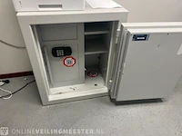 Winkelinventaris en voorraad locatie 1930, kennedylaan 13 in terneuzen - afbeelding 74 van  79