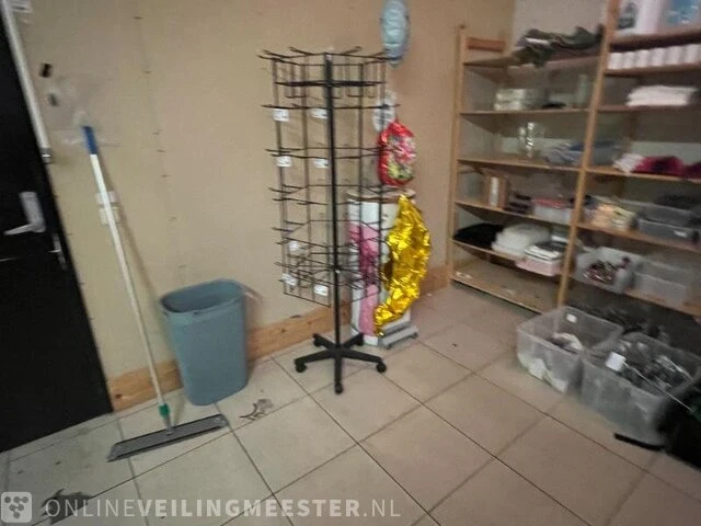 Winkelinventaris en voorraad locatie 1964, oosterstraat 66 - 68 in steenwijk - afbeelding 29 van  96