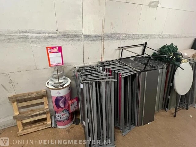 Winkelinventaris en voorraad locatie 1983, rijksweg 32 in reuver - afbeelding 17 van  75