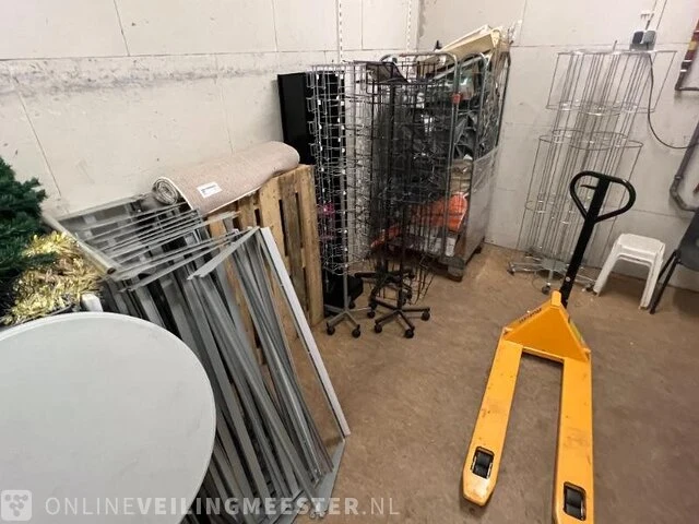 Winkelinventaris en voorraad locatie 1983, rijksweg 32 in reuver - afbeelding 19 van  75