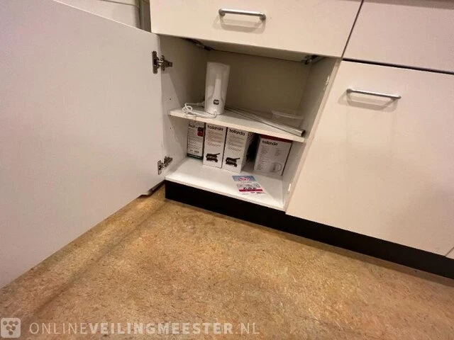Winkelinventaris en voorraad locatie 1983, rijksweg 32 in reuver - afbeelding 70 van  75