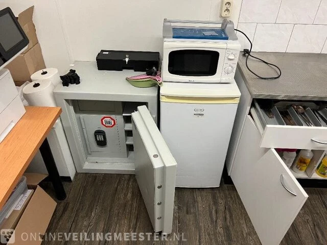 Winkelinventaris locatie 1962, langestraat 116 in klazienaveen - afbeelding 11 van  116