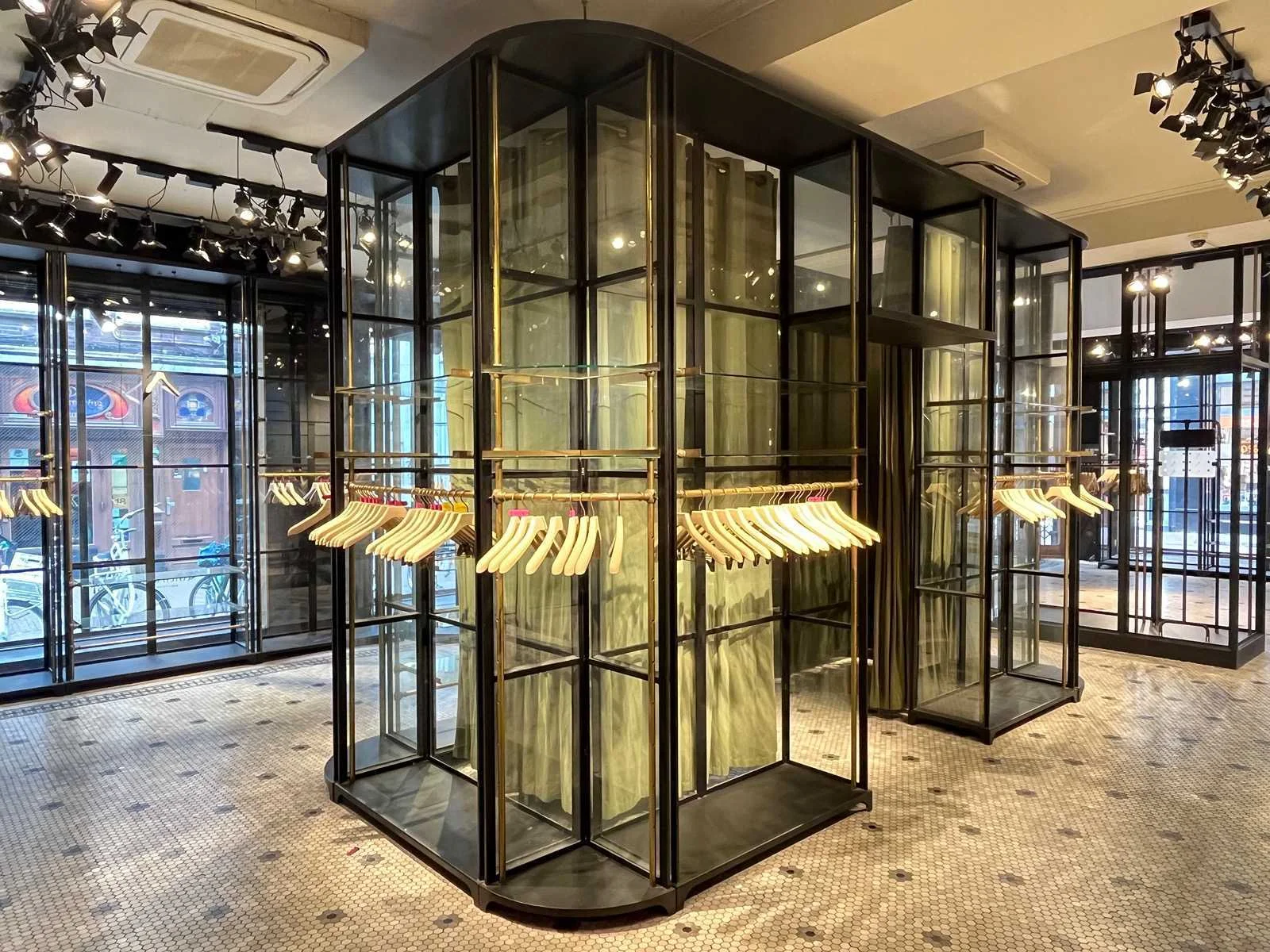 Winkelinventaris scotch & soda heiligeweg amsterdam