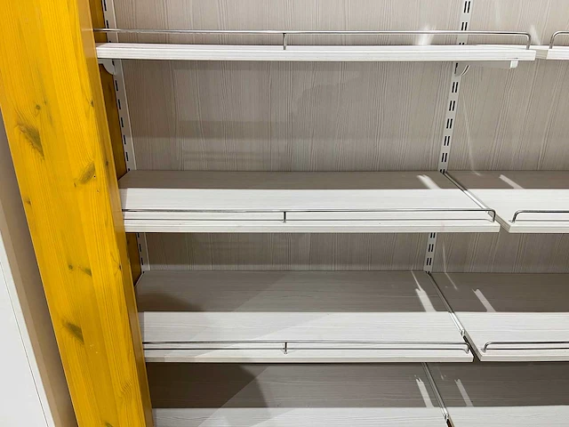 Winkelkast met houten legborden - afbeelding 10 van  11