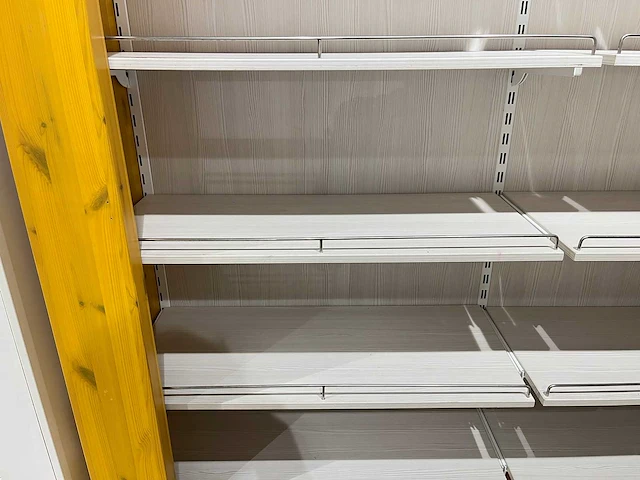 Winkelkast met houten legborden - afbeelding 11 van  11