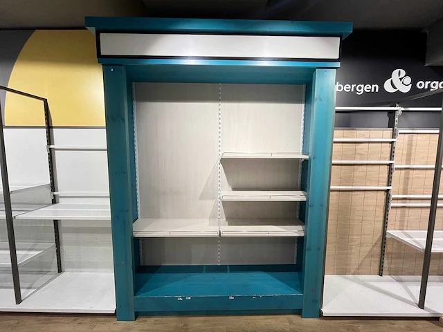 Winkelkast met houten legborden - afbeelding 1 van  9