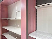 Winkelkast met houten legborden - afbeelding 6 van  8