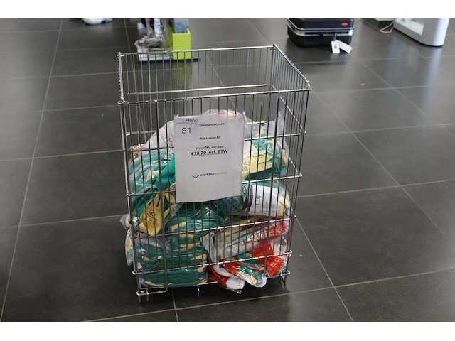 Winkelmand met handschoenen in diverse uitvoeringen circa 144 paar - afbeelding 1 van  2