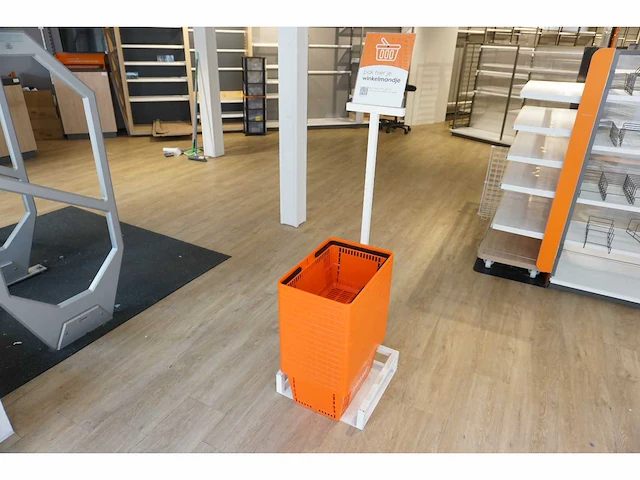 Winkelmandje met metalen standaard (17x) - afbeelding 1 van  3