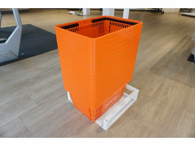 Winkelmandje met metalen standaard (17x) - afbeelding 2 van  3