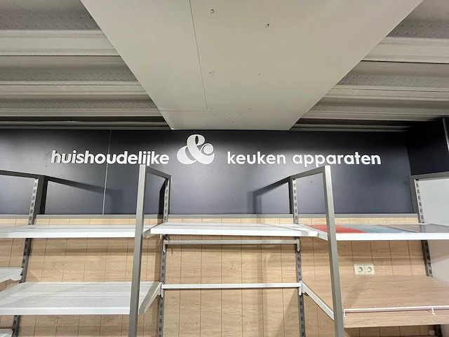 Winkelstelling met achterwand, 11 meter - afbeelding 9 van  11