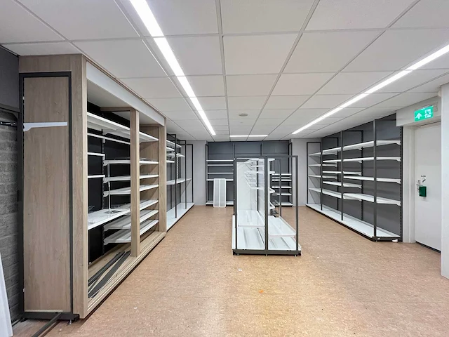 Winkelstelling met achterwand, 12 meter - afbeelding 1 van  10