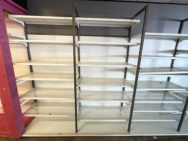 Winkelstelling met achterwand, 15 meter - afbeelding 7 van  8