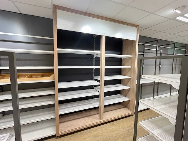 Winkelstelling met achterwand, 22 meter - afbeelding 1 van  11