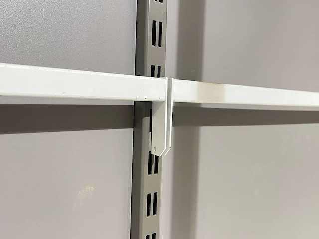 Winkelstelling met achterwand, 22 meter - afbeelding 9 van  11