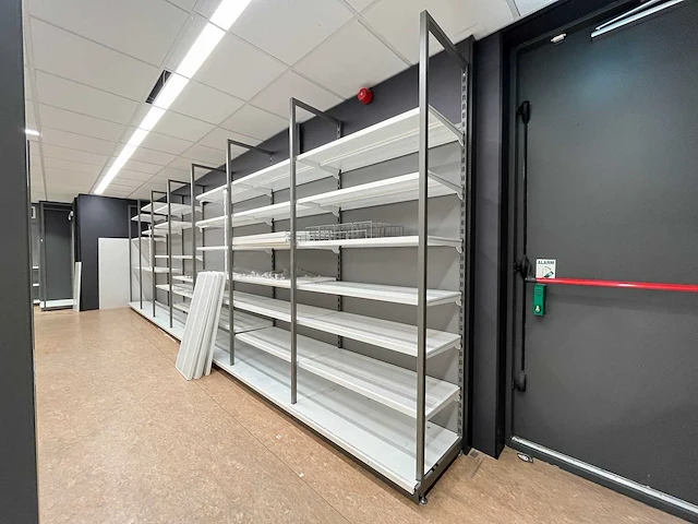 Winkelstelling met achterwand, 7 meter - afbeelding 1 van  11