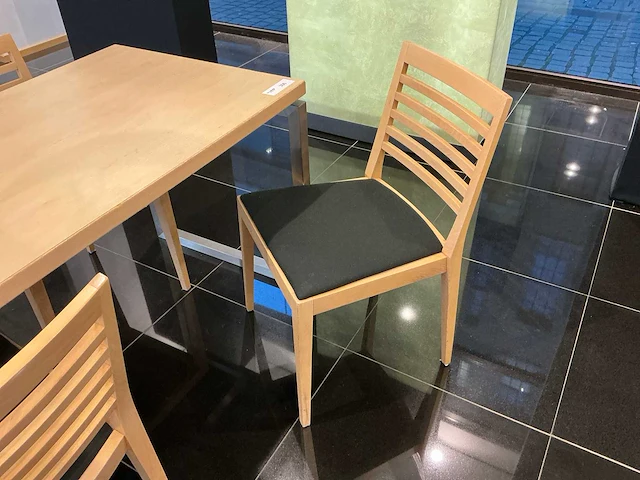 Winkeltafel met stoelen - afbeelding 4 van  4