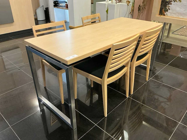 Winkeltafel met stoelen - afbeelding 1 van  4