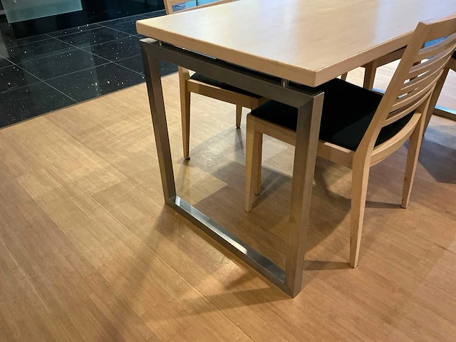 Winkeltafel met stoelen - afbeelding 4 van  4