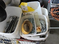 Winkelwagen gevuld met bevestigingsmaterialen met plakspul inclusief winkelwagen. - afbeelding 3 van  3