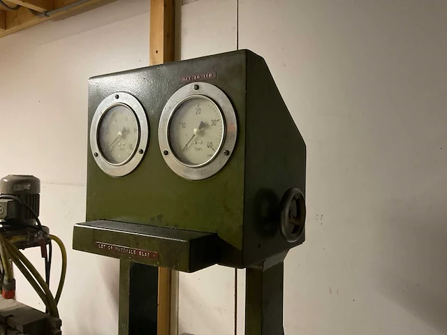 Winter, fontijne tb4 tafelboormachine en -pers - afbeelding 2 van  11