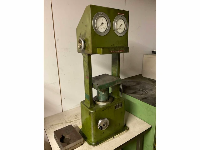 Winter, fontijne tb4 tafelboormachine en -pers - afbeelding 10 van  11