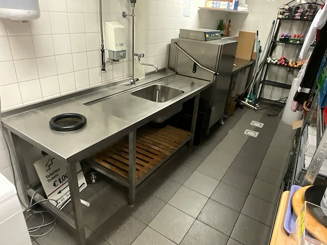 Winterhalter - gs41/4 - korvenvaatwasmachine met aan- en afvoertafel - afbeelding 1 van  15