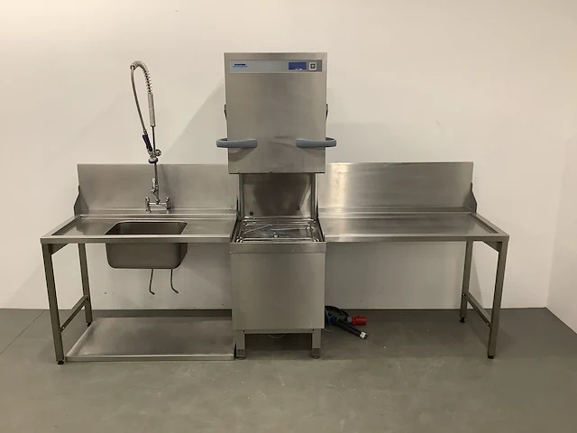Winterhalter pt-m korvenvaatwasmachine met aan- en afvoertafel - afbeelding 5 van  17