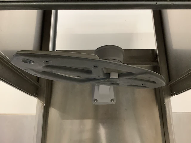 Winterhalter pt-m korvenvaatwasmachine met aan- en afvoertafel - afbeelding 9 van  17