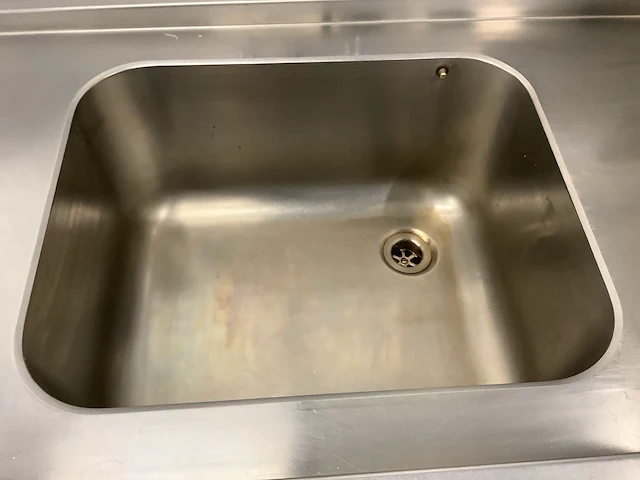 Winterhalter pt-m korvenvaatwasmachine met aan- en afvoertafel - afbeelding 17 van  17