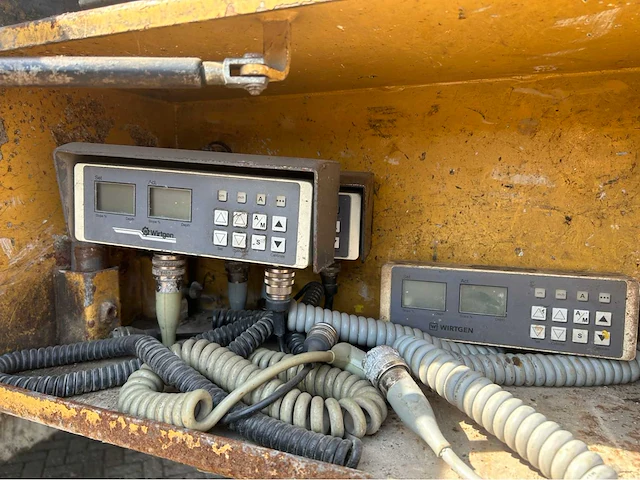 Wirtgen w2200 asfaltfreesmachine - afbeelding 15 van  28