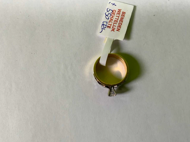 Wit en geelgouden fantasie solitair ring - afbeelding 4 van  4