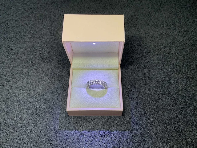 Wit gouden ring met 50 diamanten 3,59 crt. - afbeelding 1 van  10