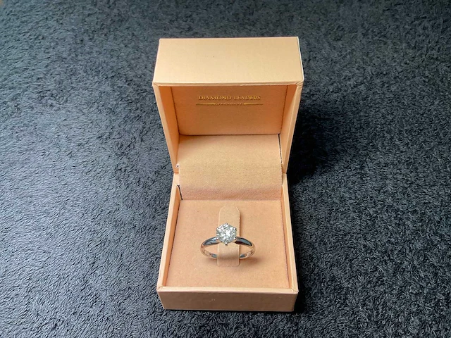 Wit gouden ring met diamant 1,07 crt. naturel - afbeelding 1 van  8
