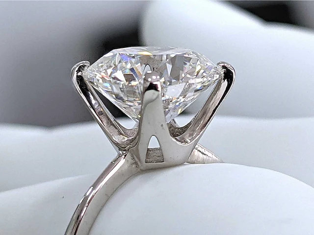 Wit gouden ring met diamant 5,06 crt. - afbeelding 1 van  9