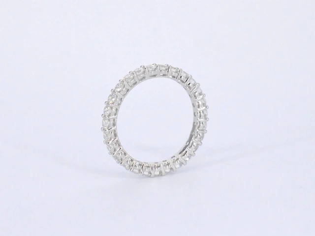 Witgouden alliance ring met briljant geslepen diamant - afbeelding 7 van  9