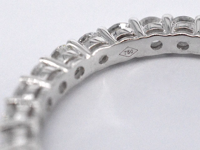 Witgouden alliance ring met briljant geslepen diamant - afbeelding 9 van  9