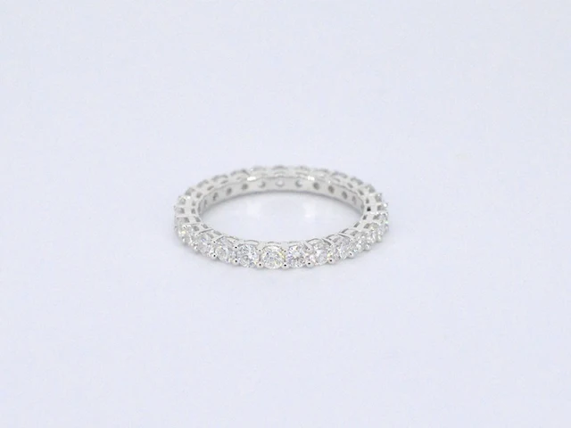 Witgouden alliance ring met briljant geslepen diamant - afbeelding 6 van  9