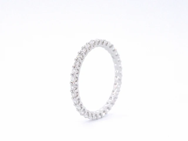 Witgouden alliance ring met briljant geslepen diamant - afbeelding 8 van  10