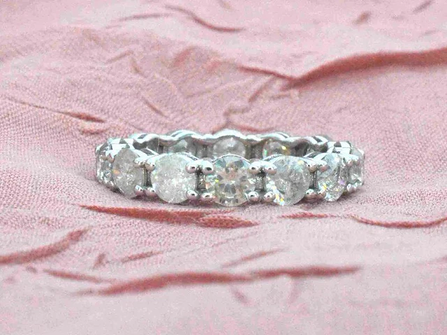 Witgouden alliance ring met briljant geslepen diamanten - afbeelding 1 van  7