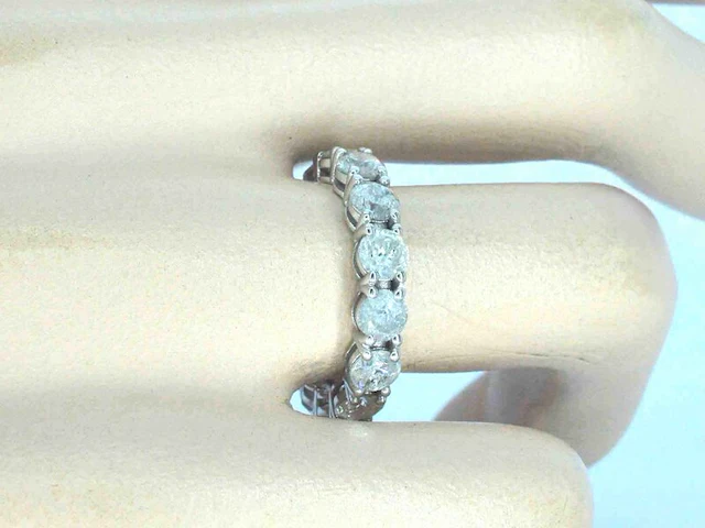 Witgouden alliance ring met briljant geslepen diamanten - afbeelding 3 van  7