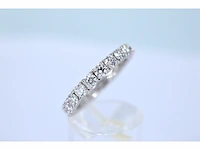 Witgouden alliance ring met diamanten - afbeelding 4 van  6