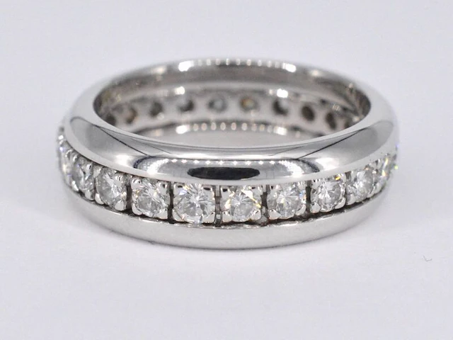 Witgouden alliance ring met diamanten - afbeelding 1 van  8