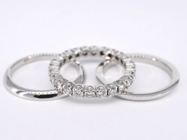 Witgouden alliance ring met diamanten - afbeelding 5 van  8