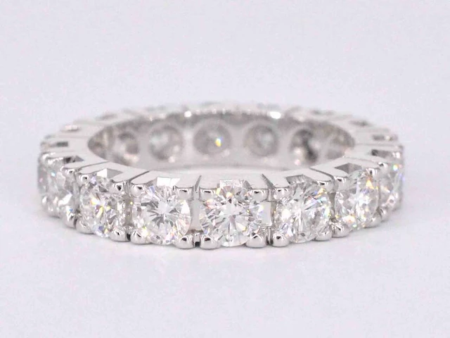 Witgouden alliance ring met diamanten - afbeelding 1 van  11